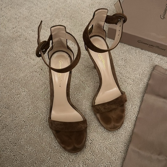 Gianvito Rossi Heel- tan suede sandal with box and dust bag size 37 retail $895 - Picture 6 of 17